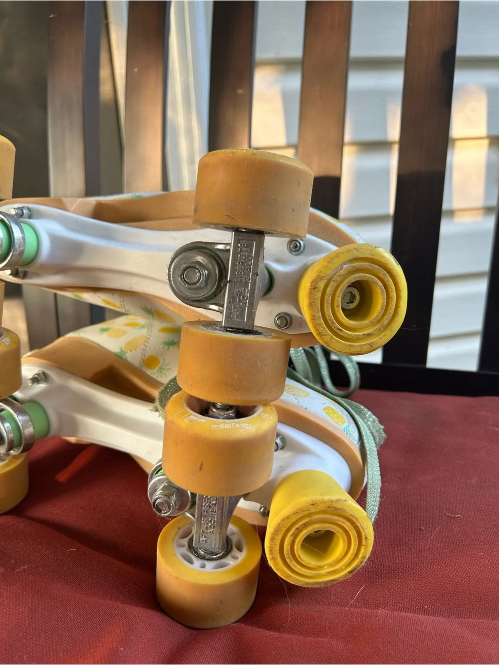 Roller Derby Pineapple-Print Roller Skates - Yellow & Mint